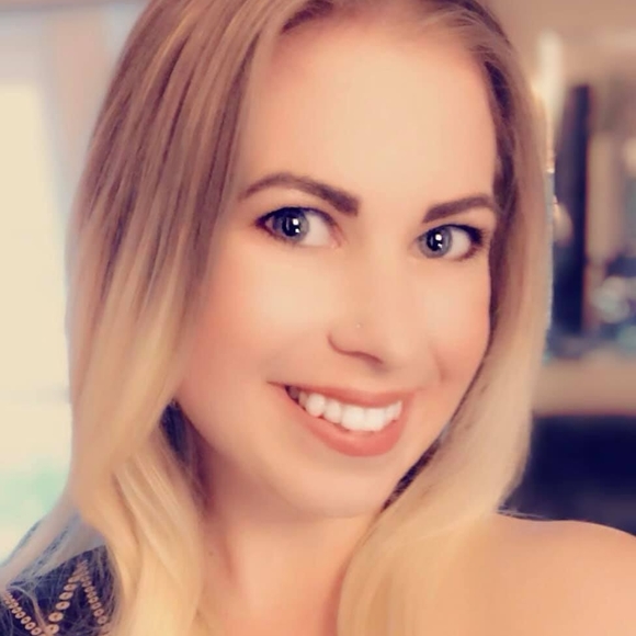 Meet your Posher, Stephanie - Picture 1 of 1